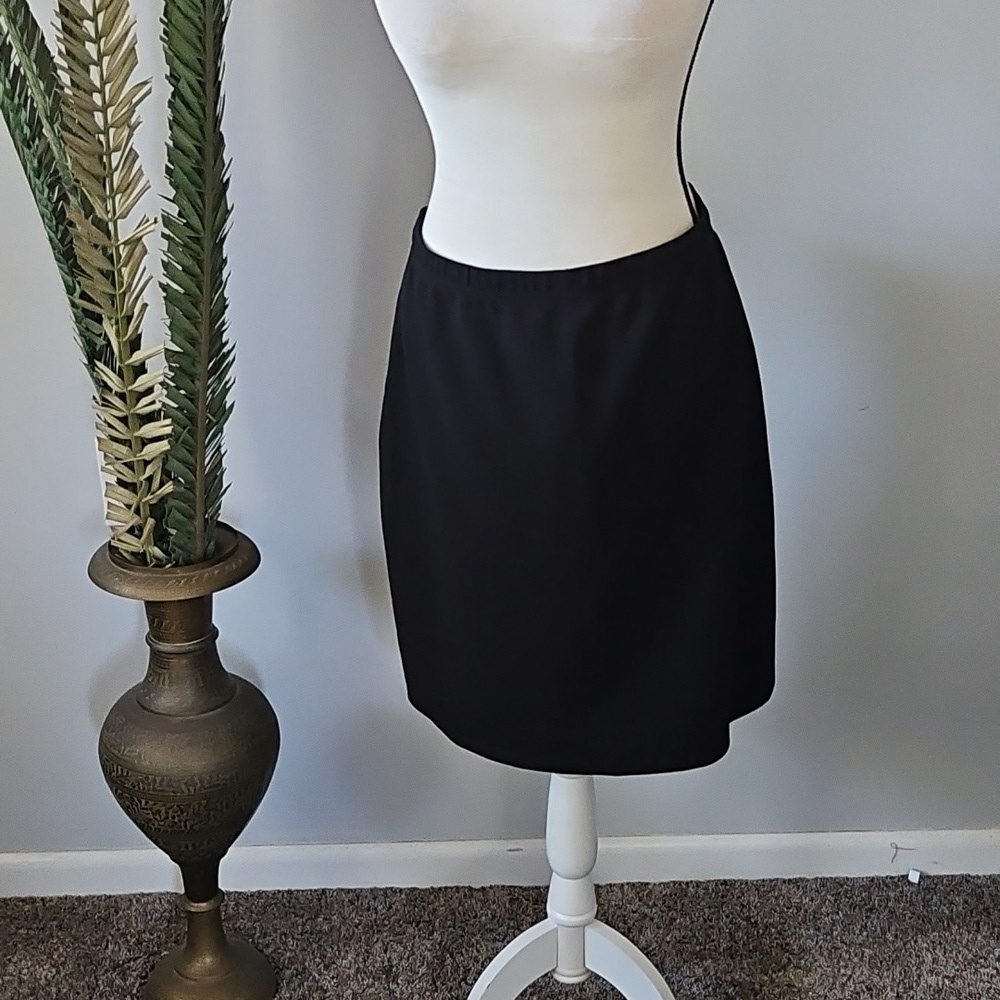 Classic Black Elastic Waist Pull On Skirt